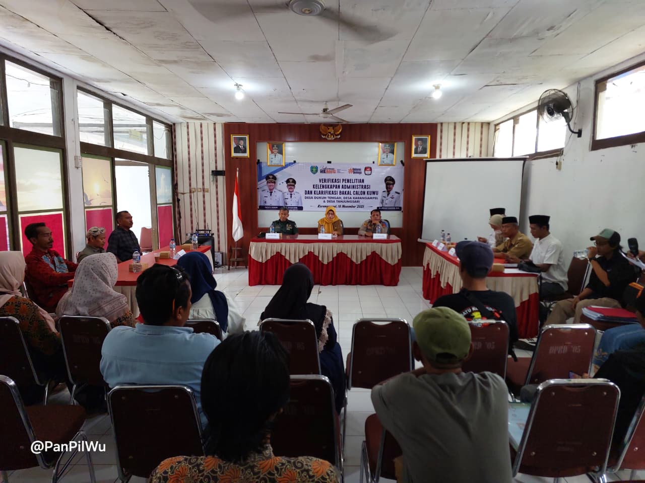 Verifikasi Penelitian Kelengkapan Administrasi dan Klarifikasi Bakal Calon Kuwu Desa Dukuh Tengah